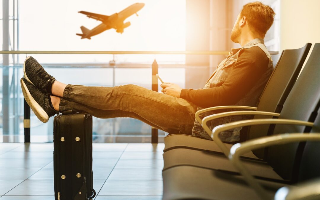 Empresa de viagens é condenada a indenizar consumidores após antecipação de voo